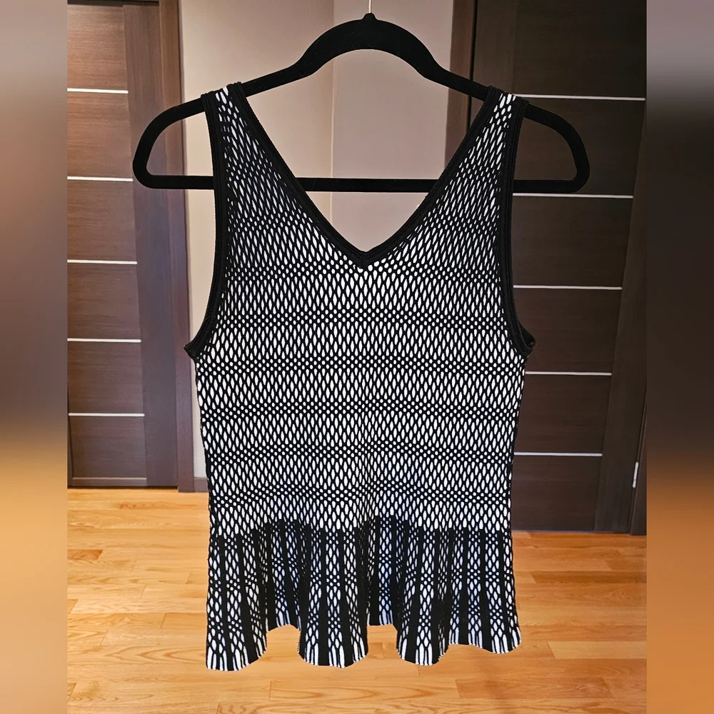 WHBM Black & White Geometric Mesh Peplum Top, Size S - Picture 3 of 3